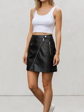 H&M Black vegan leather A-Line Mini Skirt, 0, Zip Detail Edgy Streetwear